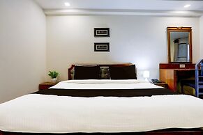 Deluxe Padav Square Hotel Shelter