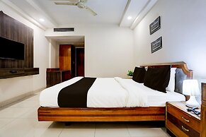 Deluxe Padav Square Hotel Shelter