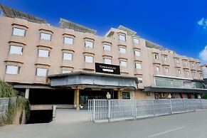 Deluxe Padav Square Hotel Shelter