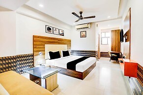 Deluxe Infocity Metrohotel Grand Krishna