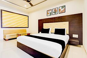 Deluxe Infocity Metrohotel Grand Krishna