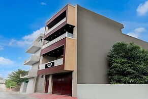 Deluxe Hotel Awadh Regency