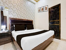 Saver Double OYO Hotel O Sankat Mochan