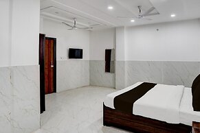 Deluxe Vikas Nagar Post Office Metro