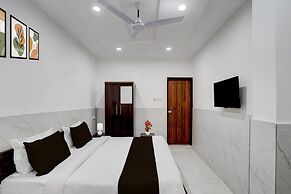 Deluxe Vikas Nagar Post Office Metro