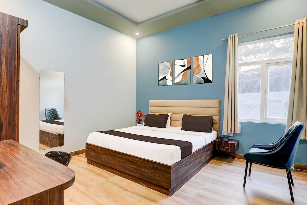 Super Deluxe Room Hotel Madhuvan & Lawn