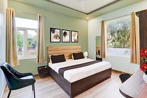 Super Deluxe Room Hotel Madhuvan & Lawn