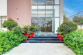 Super Deluxe Room Hotel Madhuvan & Lawn