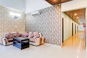 Super Deluxe Room Hotel Madhuvan & Lawn