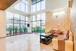 Super Deluxe Room Hotel Madhuvan & Lawn