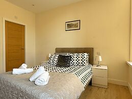 Elegant 2 Bed City Centre Flat