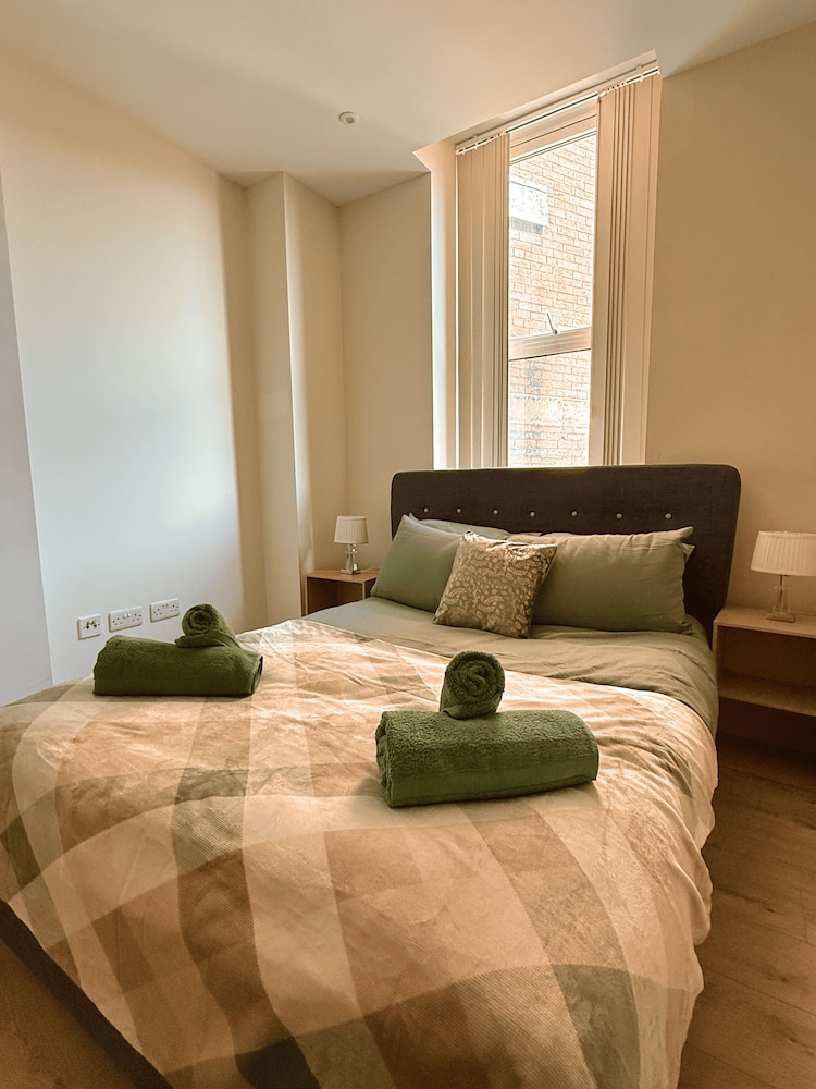 Elegant 2 Bed City Centre Flat