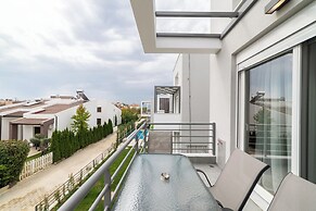 SLV Irida Apartment