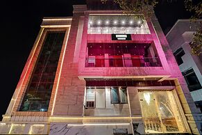 Premium Palette Swaroop Nagar Shanti
