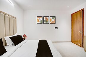 Classic With Balcony Hotel P66 Sec 49