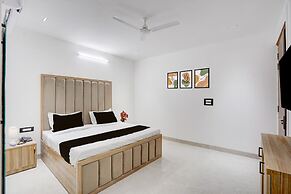 Classic With Balcony Hotel P66 Sec 49