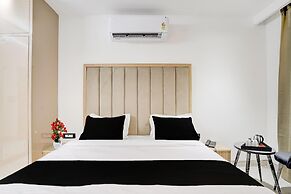 Classic With Balcony Hotel P66 Sec 49