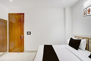 Classic With Balcony Hotel P66 Sec 49