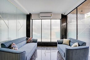 Classic With Balcony Hotel P66 Sec 49