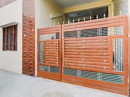 Saver Doublesuper Hotel O Sudhirpur