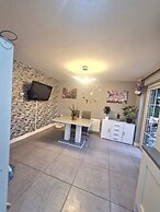 3BR Tropical Escape in Lisburn and Castlereagh