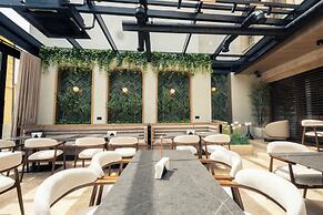 Sapphire Hotel