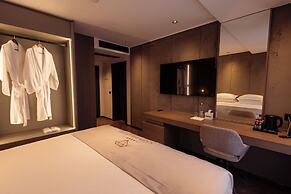 Sapphire Hotel