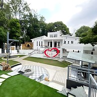 Sendhur Garden Resort