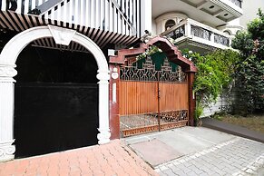 Deluxeharry Guest House