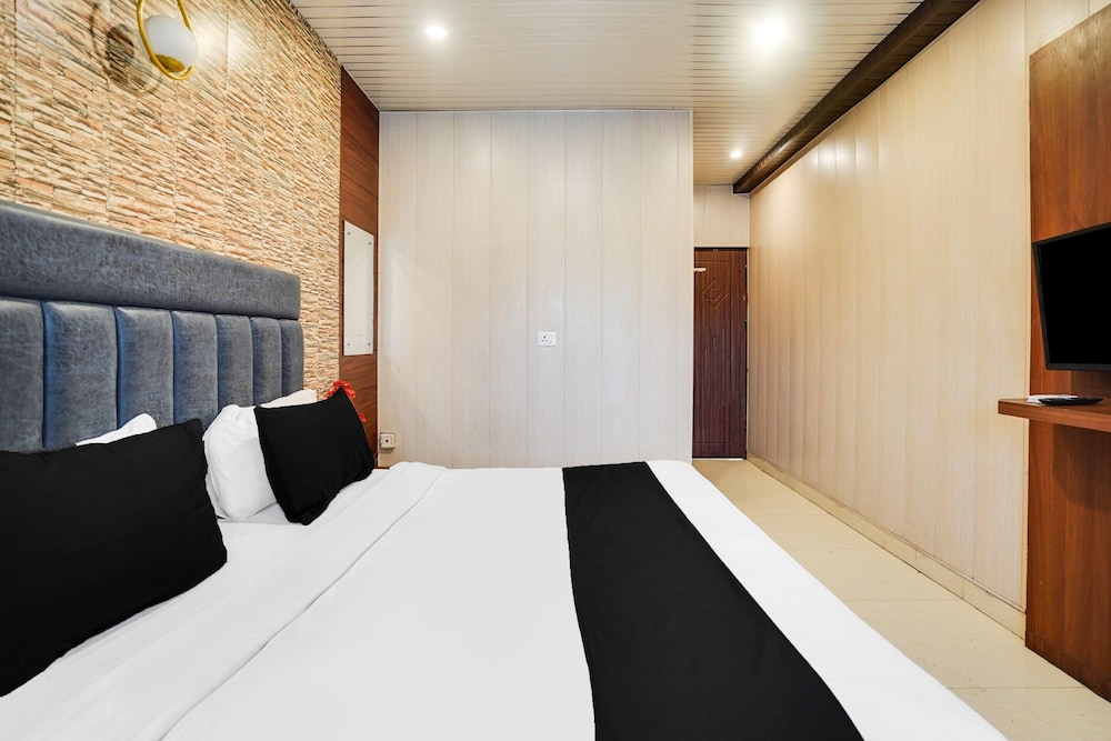 Classic With Balconyaviral Residency