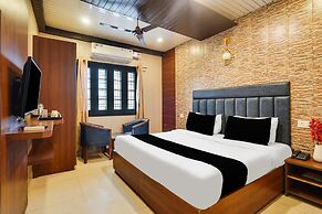 Classic With Balconyaviral Residency