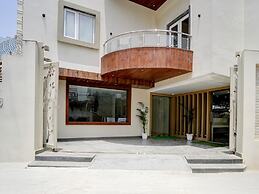 Saver Double Banaras Sri Hari Inn