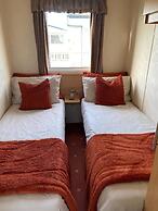Caravan Sleeps 8 With Parking and Patio