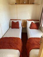 Caravan Sleeps 8 With Parking and Patio