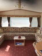 Caravan Sleeps 8 With Parking and Patio