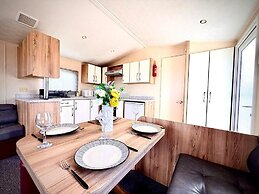 2 Bed - Sleeps 6 - Pets - Parking - Wifi