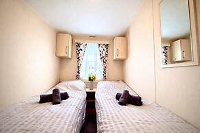 2 Bed - Sleeps 6 - Pets - Parking - Wifi