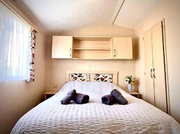 2 Bed - Sleeps 6 - Pets - Parking - Wifi