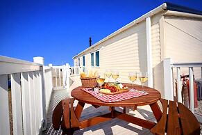 2 Bed - Sleeps 6 - Pets - Parking - Wifi