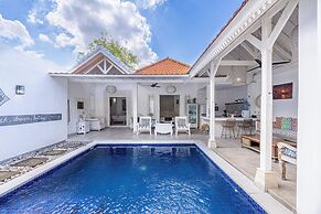 Peacock Bungalow by Pertama Stay