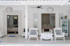 Peacock Bungalow by Pertama Stay