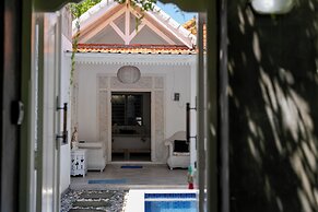 Peacock Bungalow by Pertama Stay