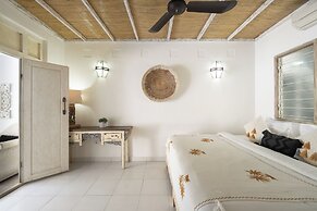 Peacock Bungalow by Pertama Stay