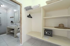 Peacock Bungalow by Pertama Stay