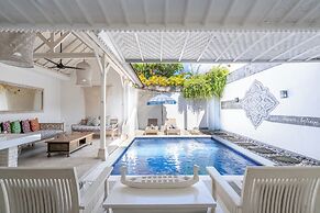 Peacock Bungalow by Pertama Stay