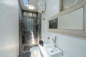 Peacock Bungalow by Pertama Stay
