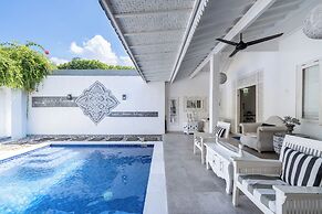 Peacock Bungalow by Pertama Stay