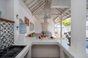 Peacock Bungalow by Pertama Stay
