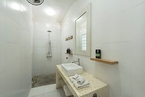 Peacock Bungalow by Pertama Stay