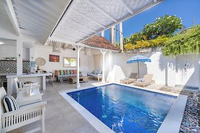 Peacock Bungalow by Pertama Stay